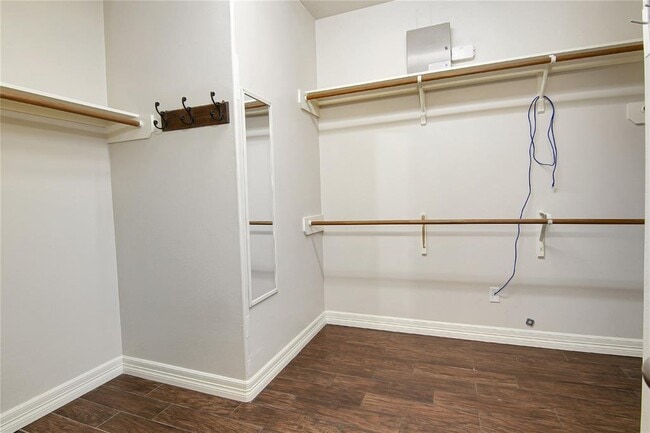 Building Photo - 3014 Brahman Dr