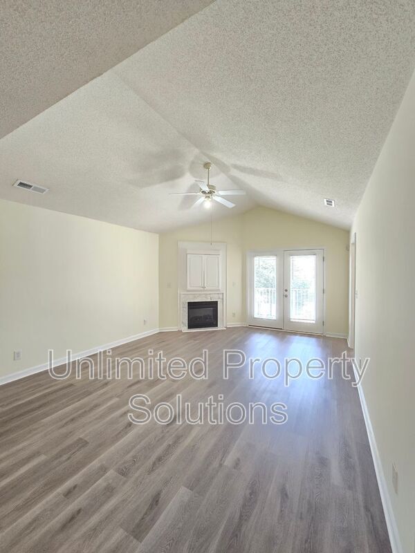 Building Photo - 5010 Hunters Trail