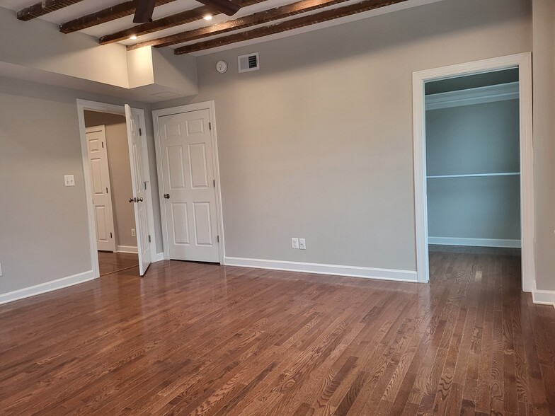 bedroom facing closet and washer dryer - 731 N Stokes St