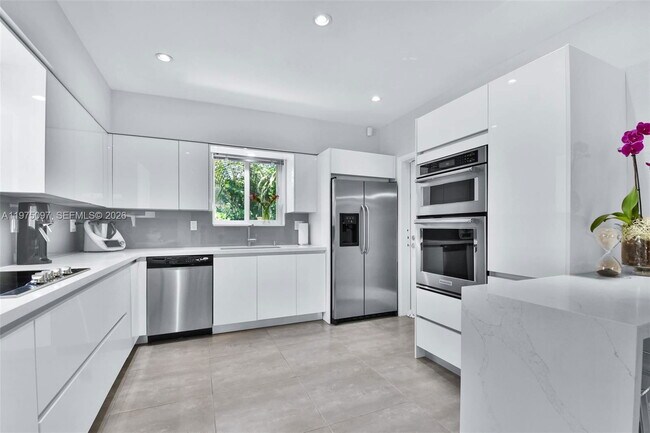 Building Photo - Northeast 11th Avenue, Miami Shores, FL 33138 - 3 BR 2 BA single-family home