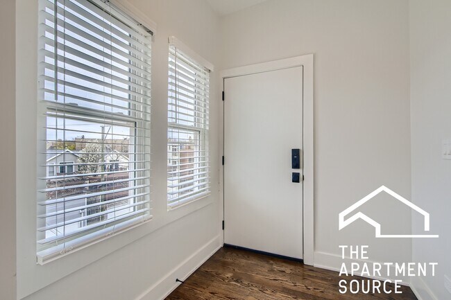 Building Photo - 1452 W Irving Park Rd