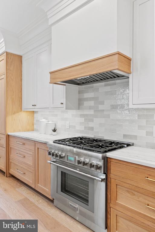 Building Photo - 2460 Ontario Rd NW