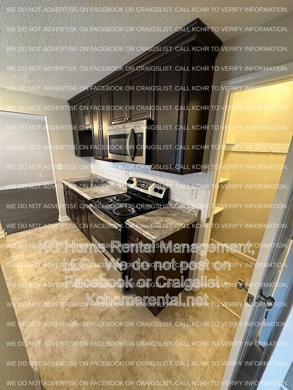 Building Photo - 901 N 16 St