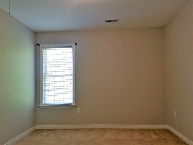 Building Photo - Large 2 story transitional in Birkdale