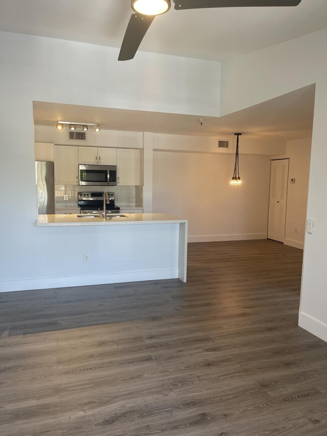 Building Photo - 160 Yacht Club Way