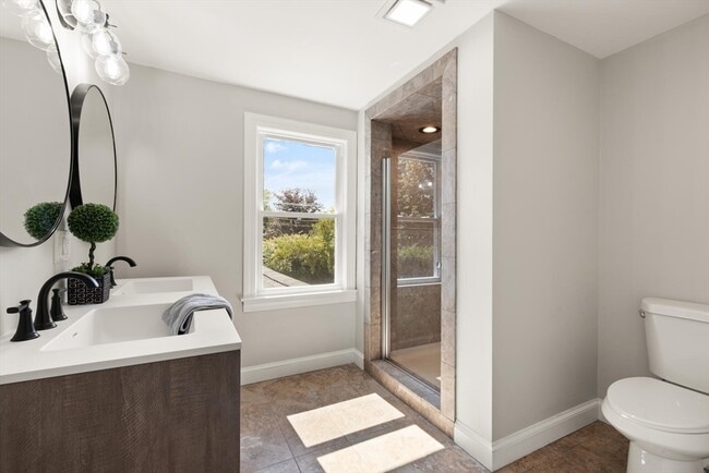 Building Photo - 129 Maple Ave