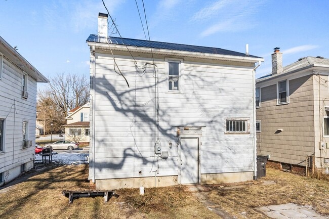 Building Photo - New 3 bedroom listing! RENT SPECIAL HALF OFF FIRST MONTH!