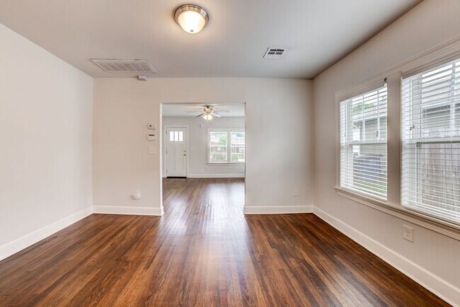 Building Photo - Charming 1920s Home - Fully Renovated | MOVE IN SPECIAL