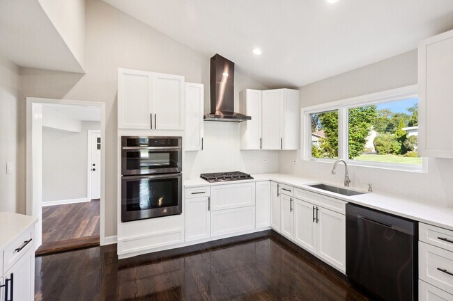 Building Photo - 1321 Heatherfield Ln
