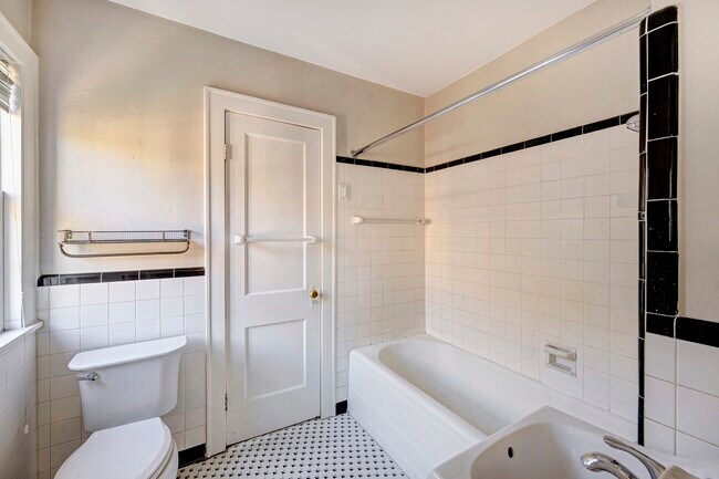 Building Photo - 1741 Wroxton Ct