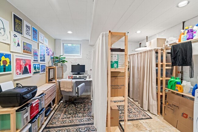 Building Photo - 5191 Linnean Terrace NW