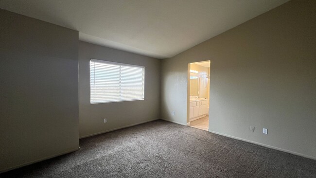 Building Photo - 4 Bed, 3 Bath Adelanto Home!!!