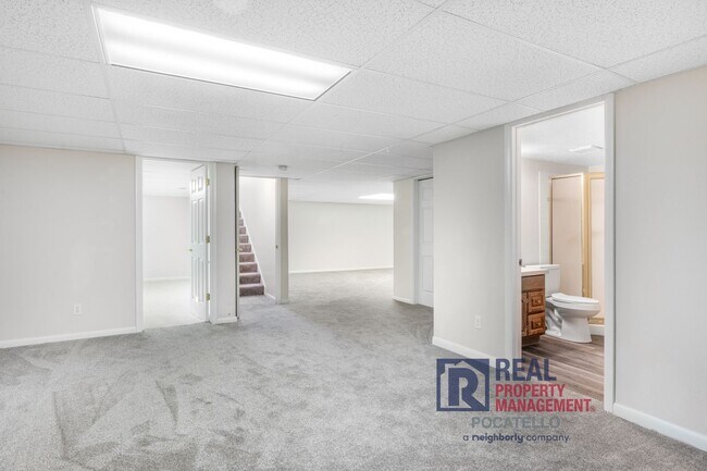 Building Photo - 4 bedroom 3 bathroom - 2 car garage -This is a must see home!