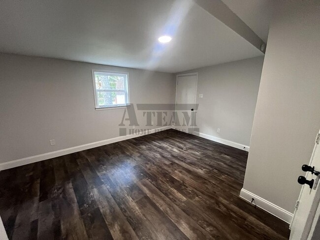 Building Photo - Cozy 3 Bedroom 1 Bathroom with Large Yard
