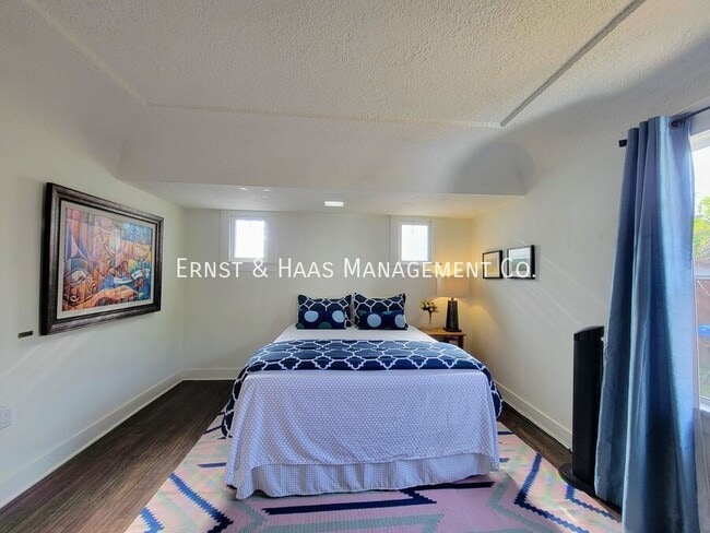 Building Photo - 1911 Cedar Ave