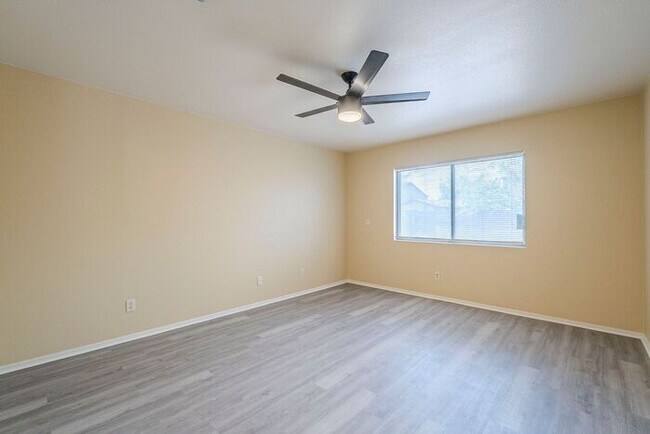Building Photo - Pending/ Rented - Spacious 3-Bed Tucson Re...