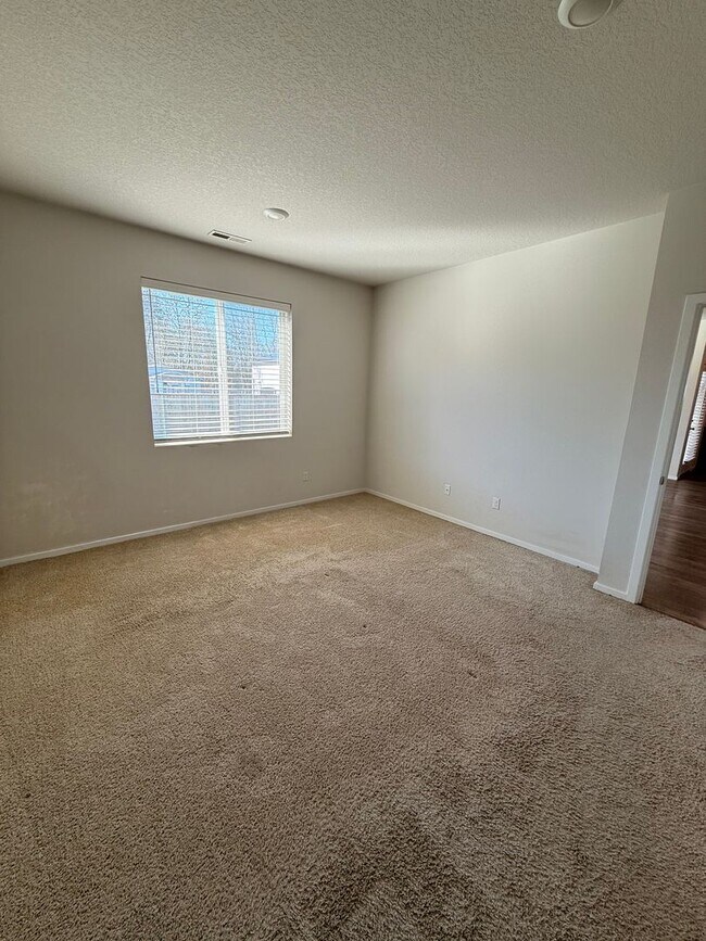 Building Photo - Newer single level 3 bed 2 bath home in NE Salem