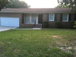 Building Photo - 215 Cardinal Dr