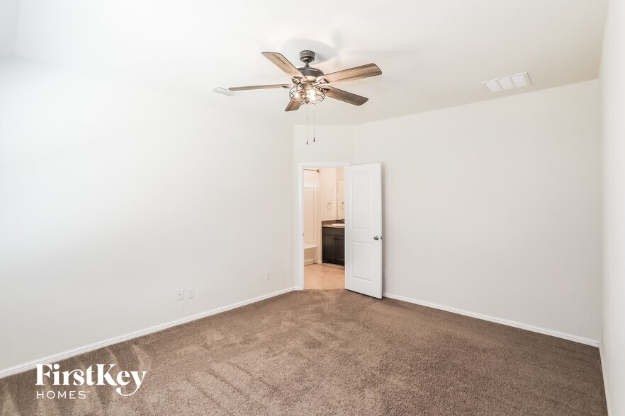 Building Photo - 2205 Sadlers Creek Ln