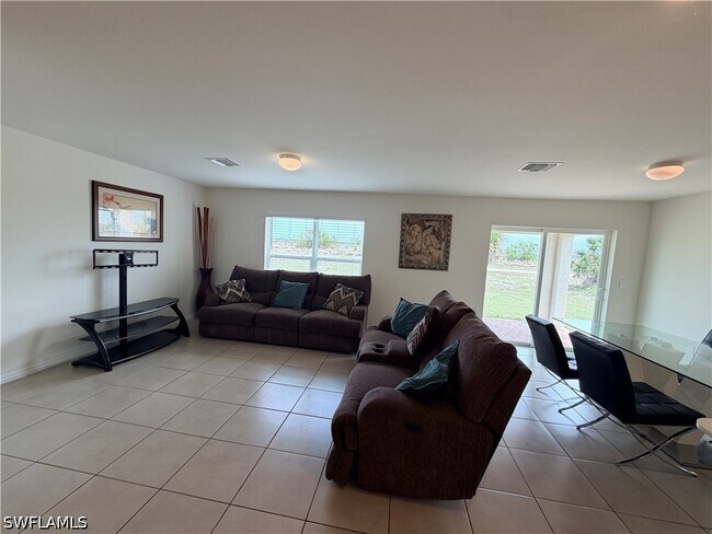 Building Photo - 513 Ella Jean Pl