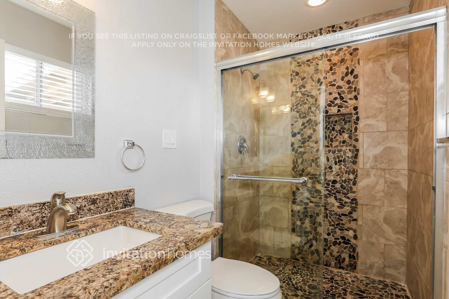 Building Photo - 6102 S Parkside Dr