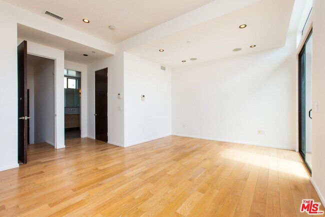 Building Photo - 8639 Whitworth Dr