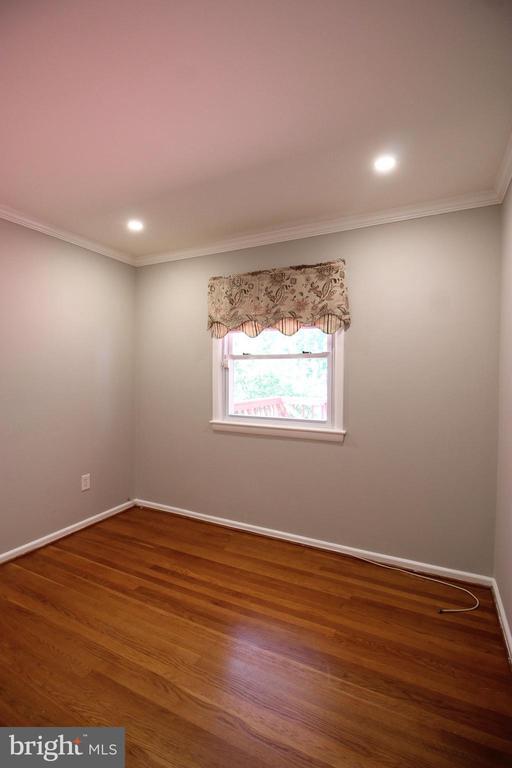 Building Photo - 102 Yeonas Dr SE