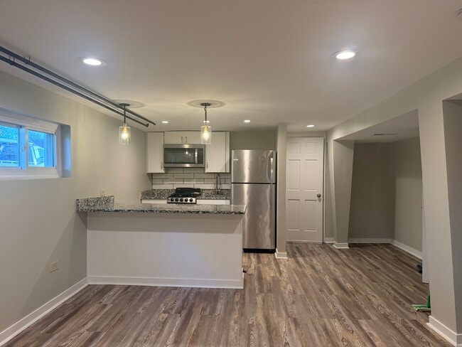 Building Photo - 6758 S Karlov Ave