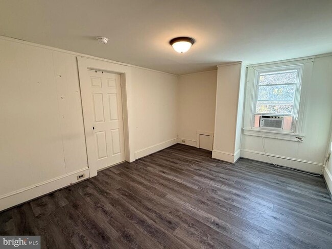 Building Photo - 305 Central Ave