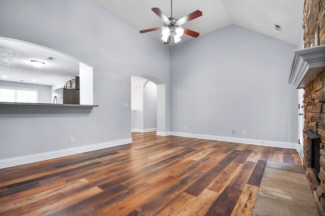 Building Photo - Pet Friendly Four Bedroom!