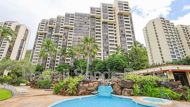 Building Photo - 501 Hahaione St