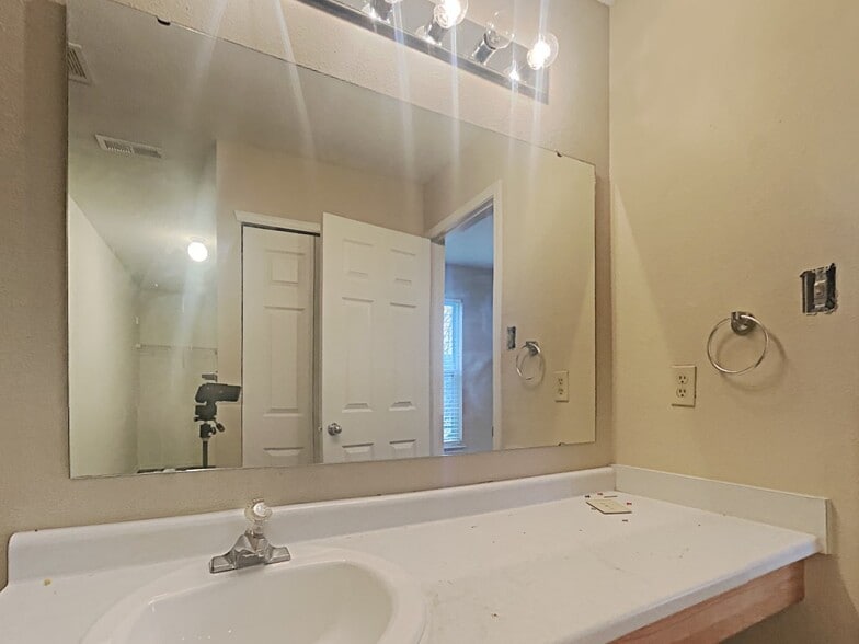 Building Photo - 6886 Merritt Ridge Way