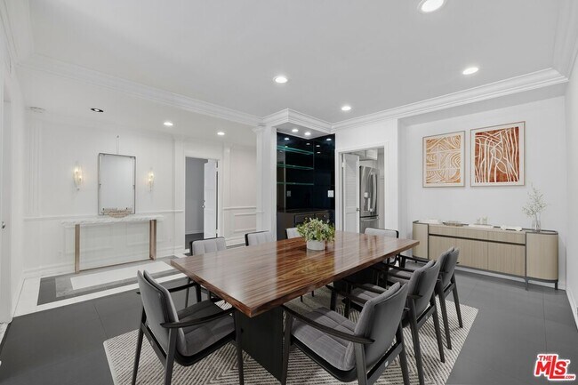 Building Photo - 1100 Alta Loma Rd