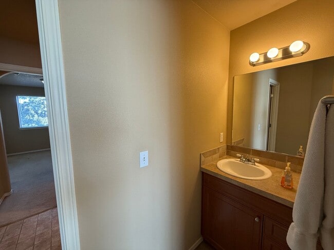 Building Photo - g434