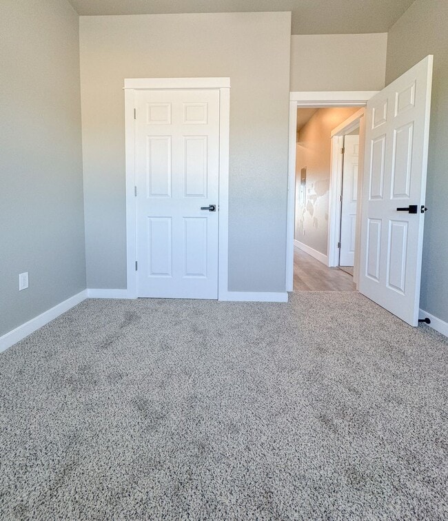Building Photo - Pet Friendly 2 bed/ 2 bath unit at Soldier...
