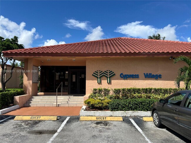 Building Photo - 7200 Fairway Dr
