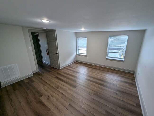 Building Photo - 3611 Newton Ave