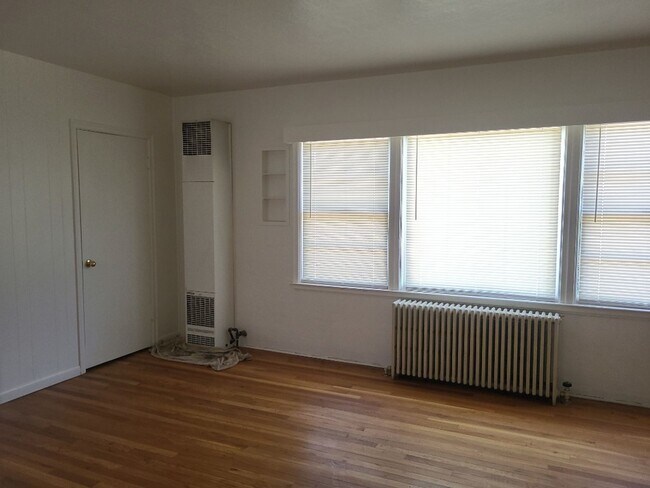Building Photo - 700-722 Gordon Avenue