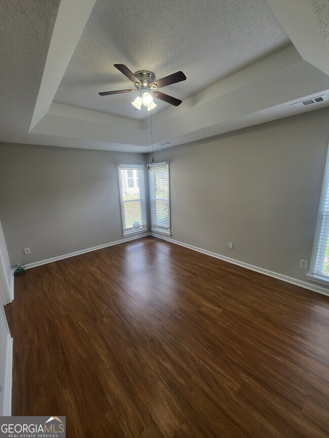 Building Photo - 7700 Lakeshore Ct