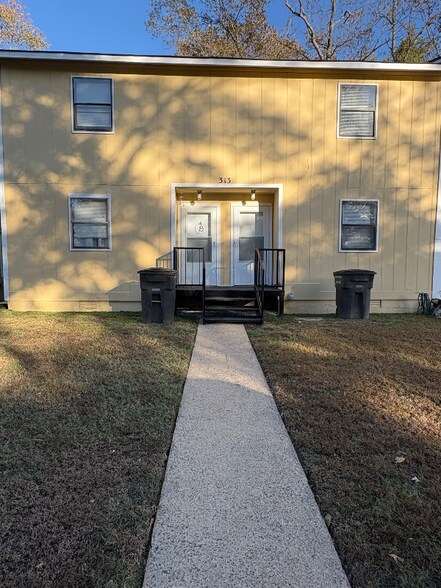 Primary Photo - 313 S Bailey St