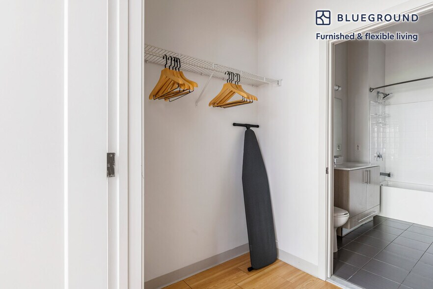 Building Photo - 320 D St