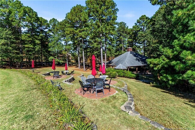 Building Photo - 136 Cottswold Ln