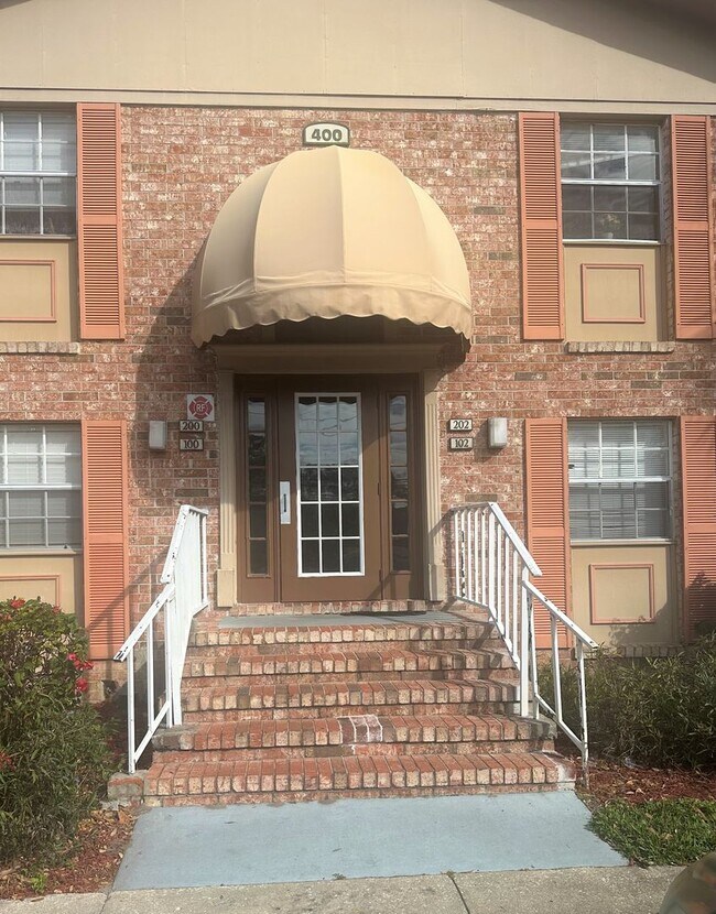 Building Photo - Banyon