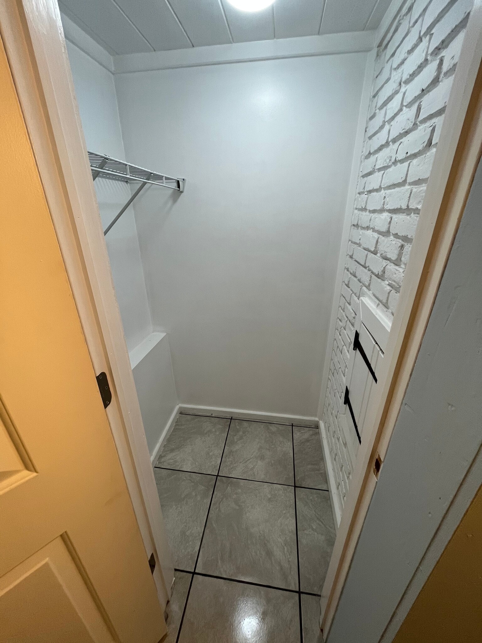 Building Photo - 8 Dixon Ln