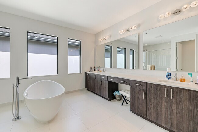 Building Photo - 8283 Royal County Down Rd