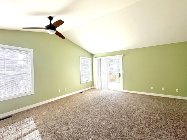 Building Photo - 460 Fox Ln