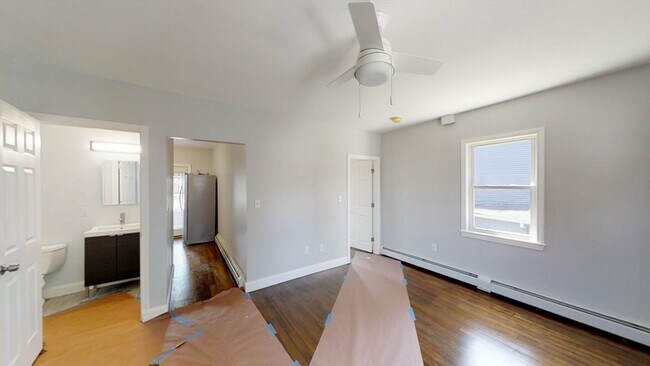 Building Photo - 836 Canterbury St
