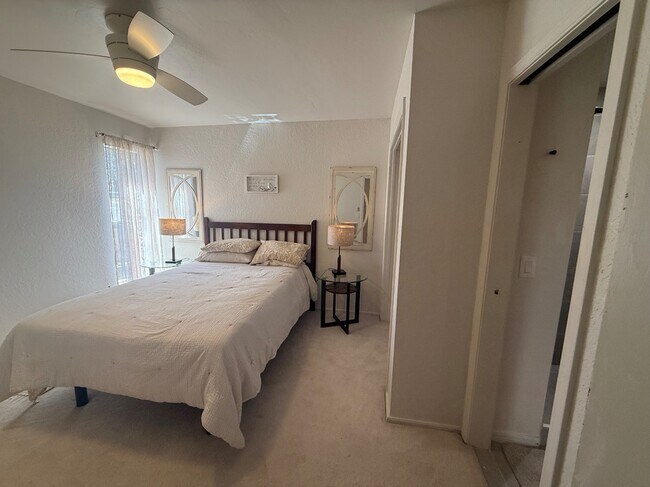 Building Photo - 1925 Bunting Ct