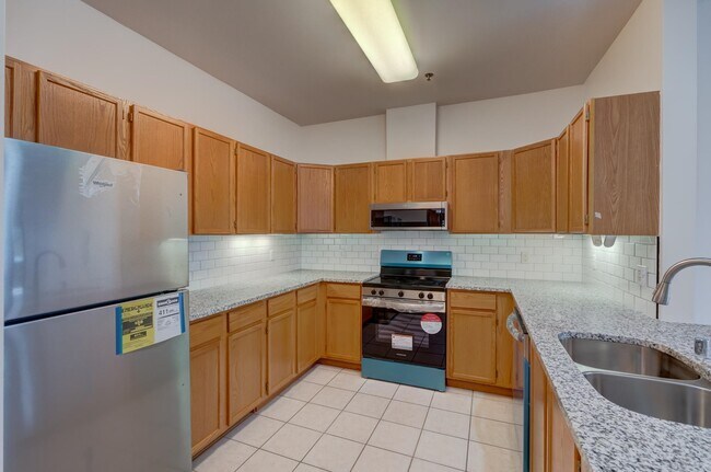 Building Photo - 301 Harbour Town Dr