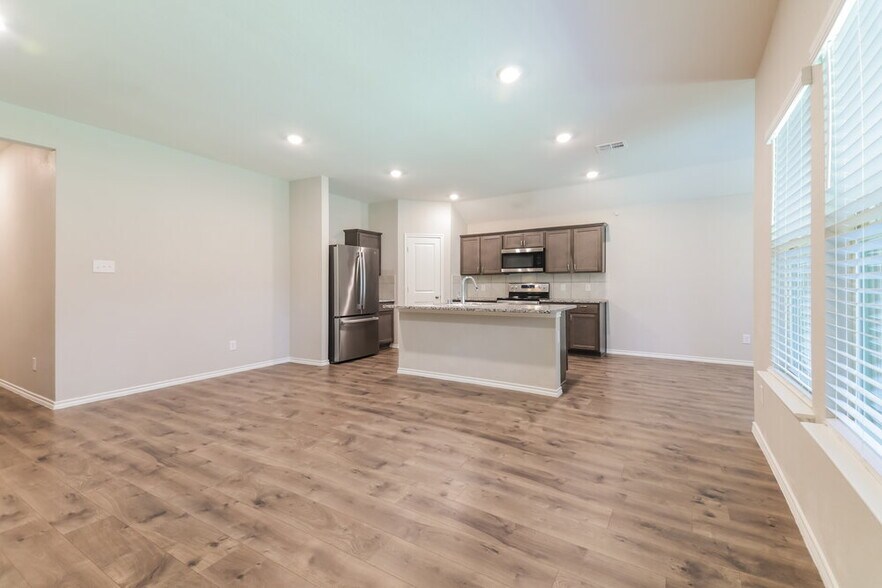Building Photo - 2618 Saldana Dr